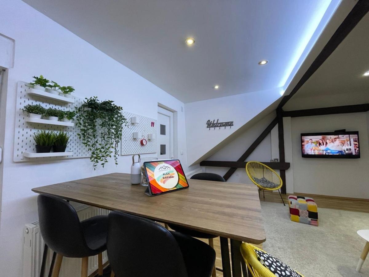 Violet Apartment By Alex Rafael Zágráb Kültér fotó